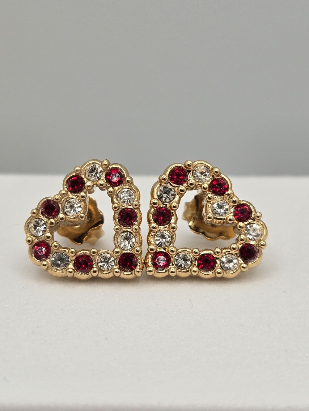 Avon Heart Rhinestone Stud Earrings Red Clear Crystal Gold Tone 1990s Vintage